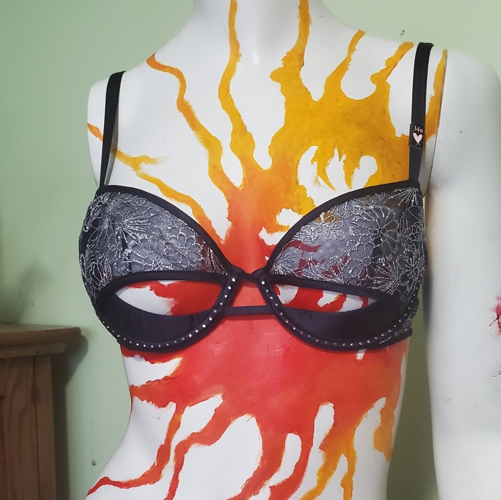 NWT VICTORIA SECRET Peek-a-Boo Demi **34B